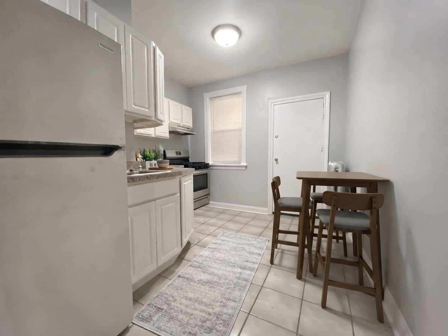Chicago Apartment: 6257 N. Lakewood
