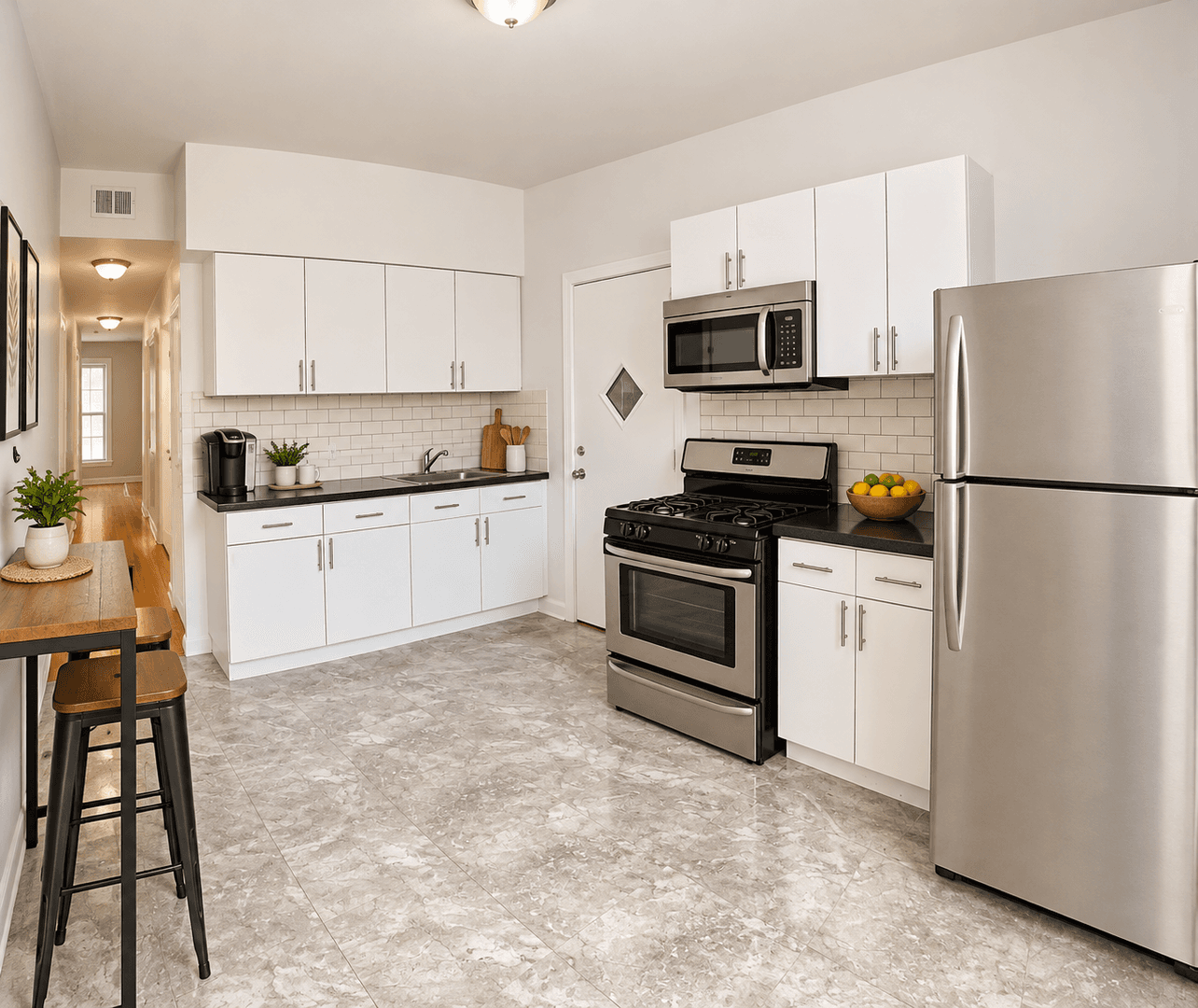 Chicago Apartment: 900 W. Montrose