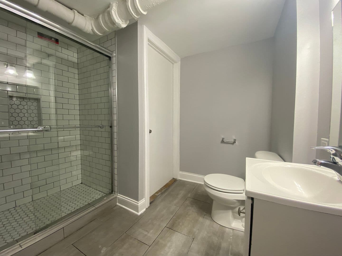 Chicago Apartment: 1214 W. Rosemont