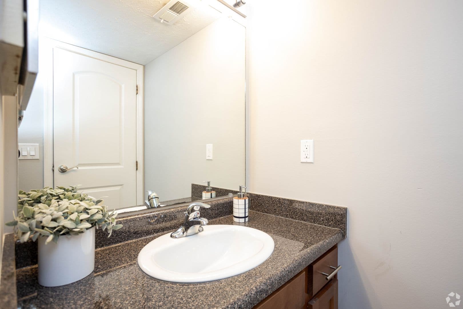 Dublin Apartment: 2120 Bentwood Circle, 2120 2C