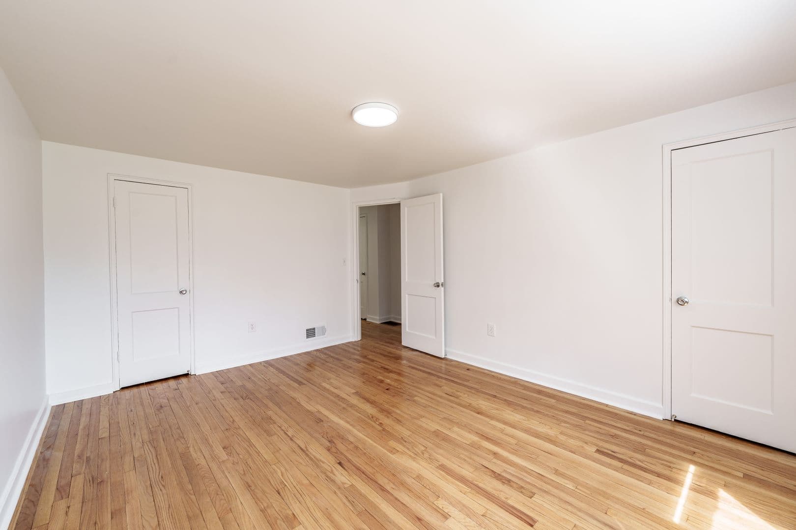 New Haven Townhome: 35 Cooper Pl