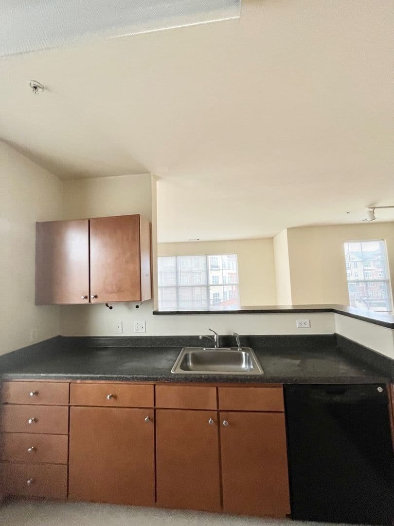 New Haven Apartment: 400 Blake St.