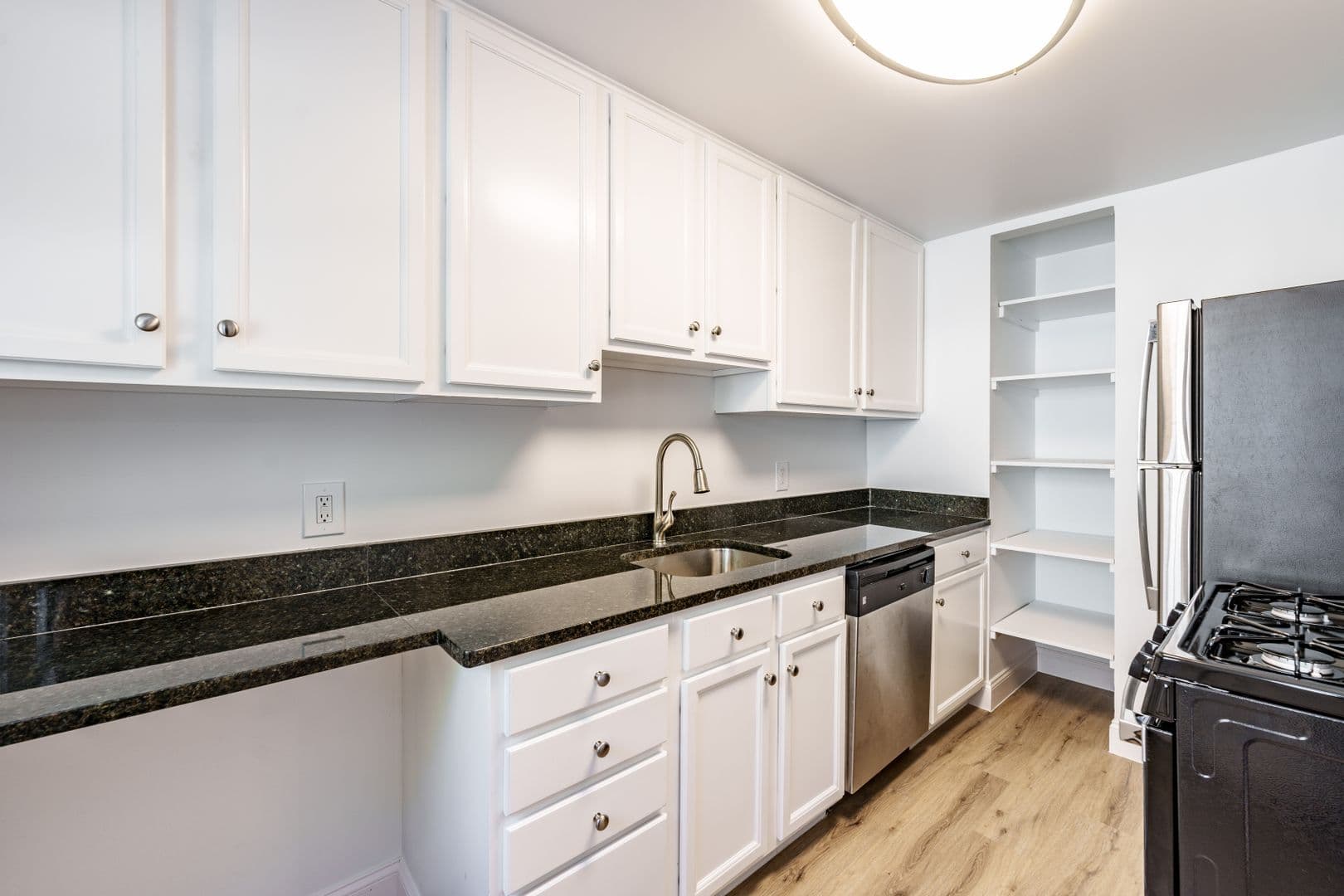 New Haven Townhome: 35 Cooper Pl