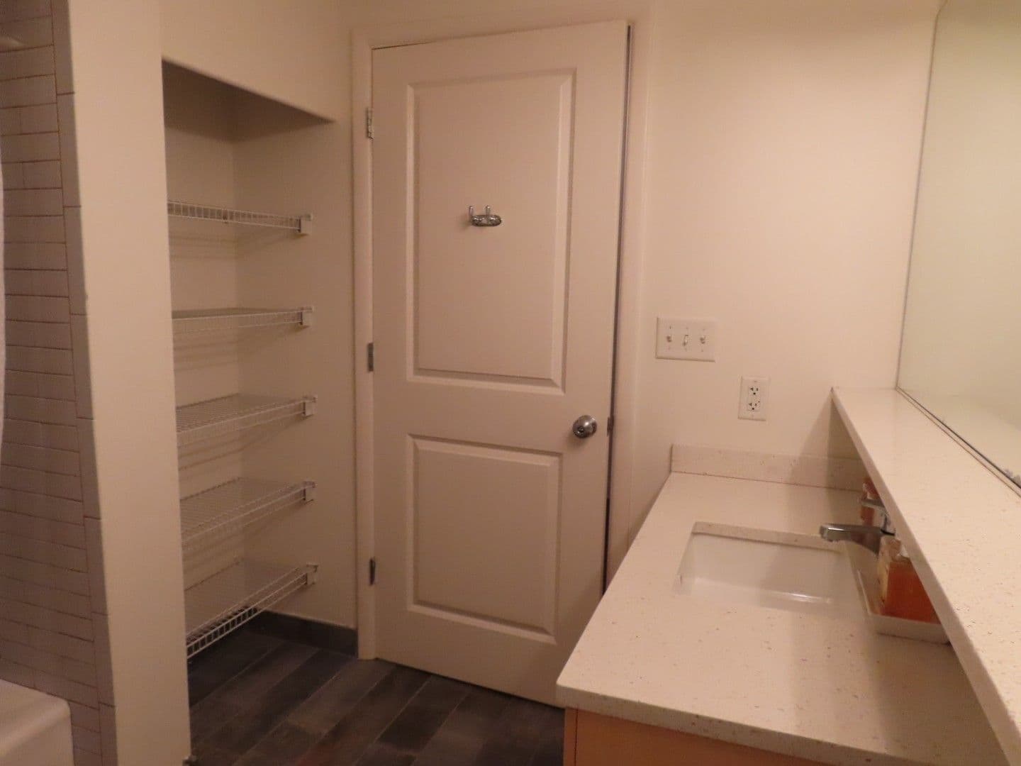 Cumberland Apartment: 51 Front St