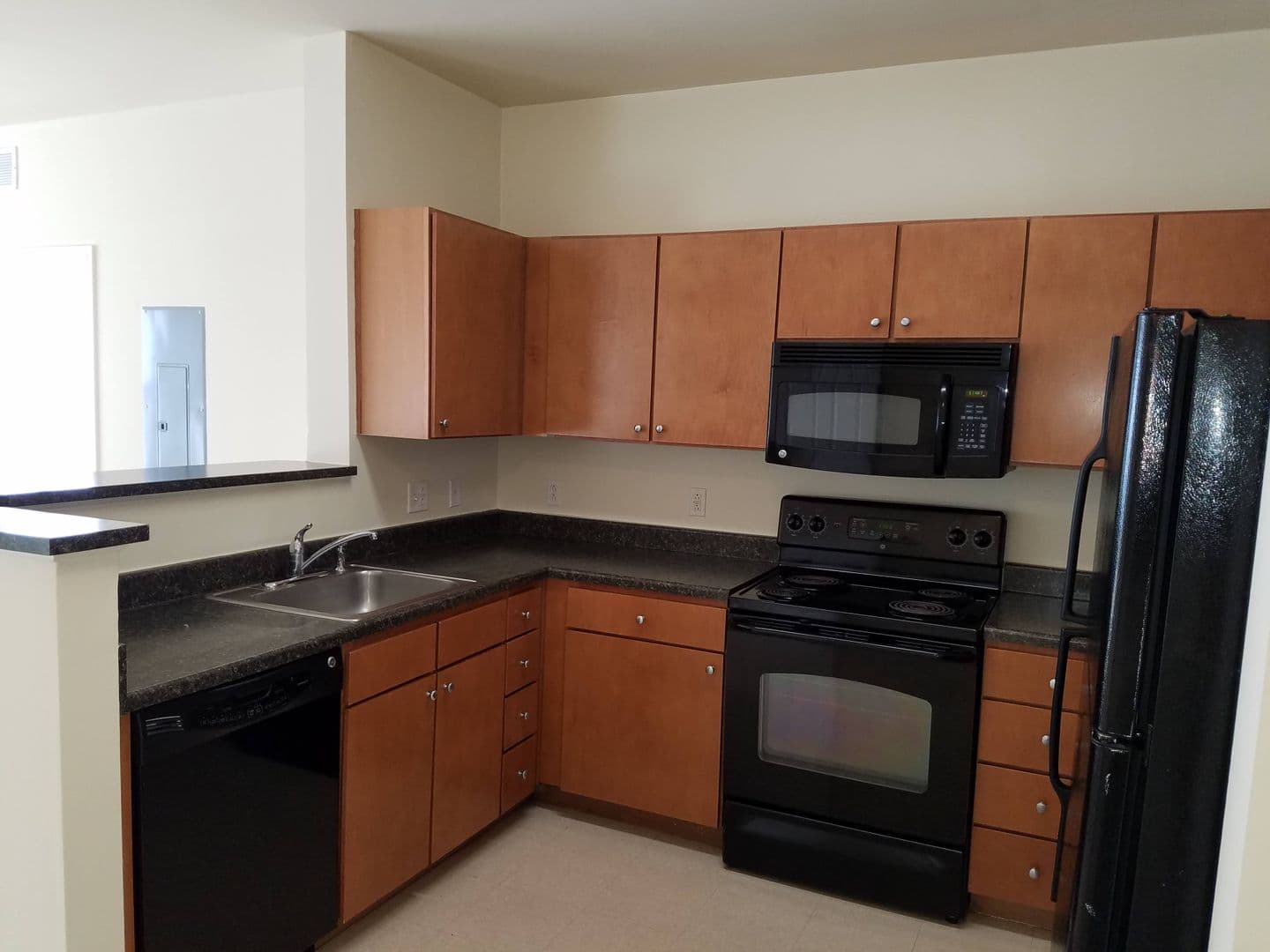 New Haven Apartment: 400 Blake St.