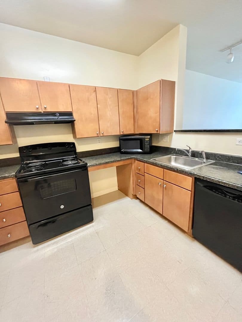 New Haven Apartment: 400 Blake St.
