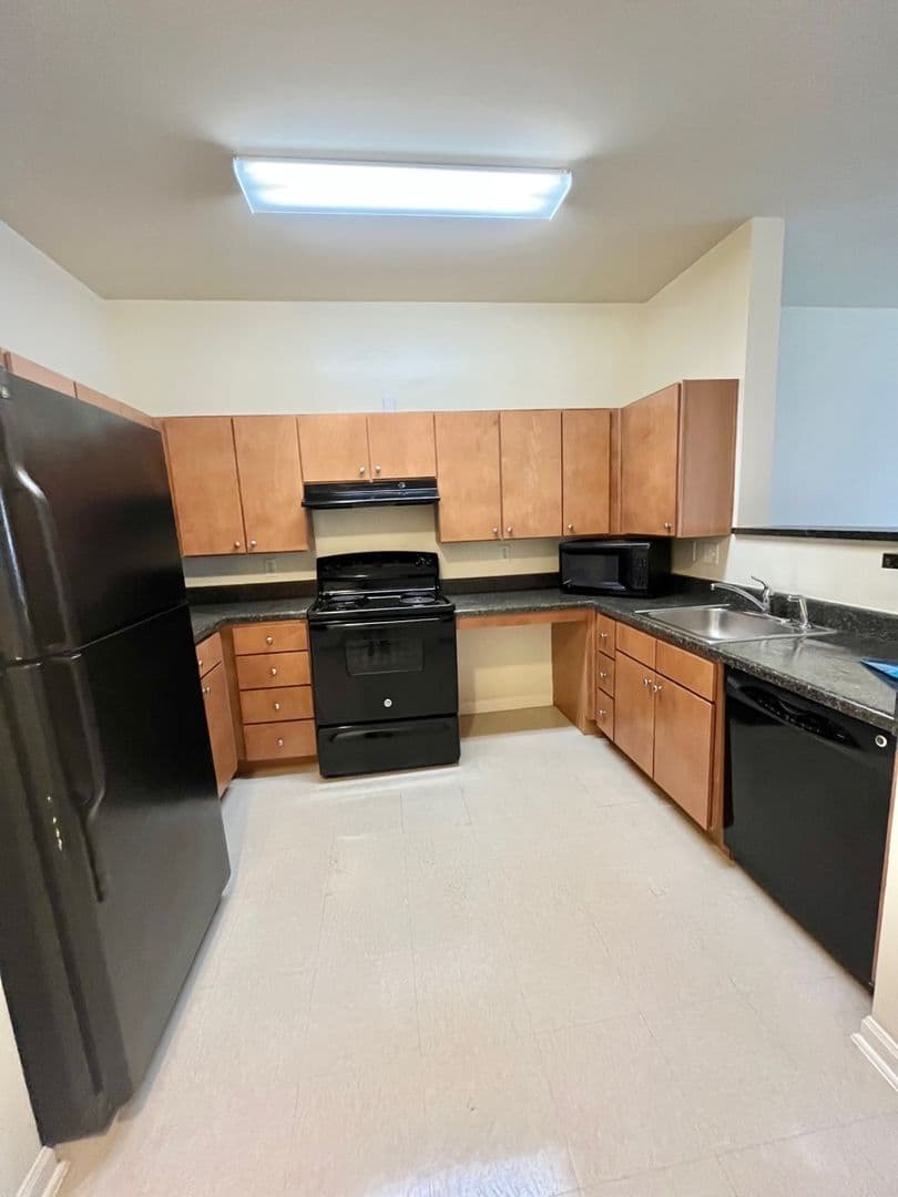 New Haven Apartment: 400 Blake St.