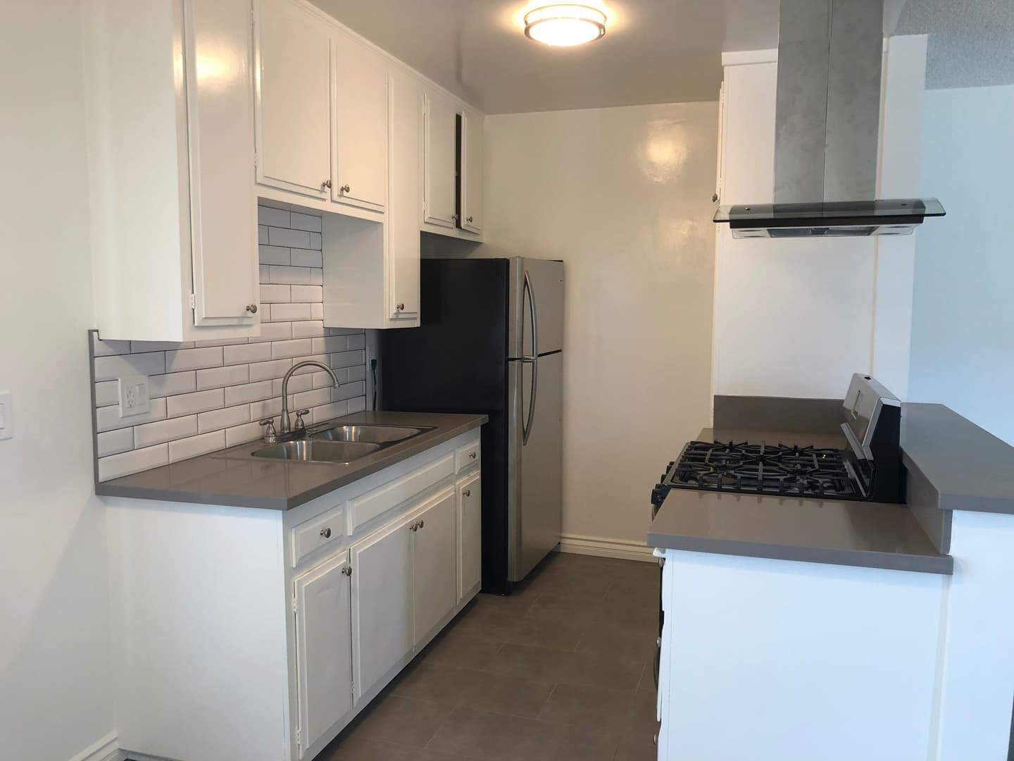 Los Angeles Apartment: 3723 Mentone Avenue