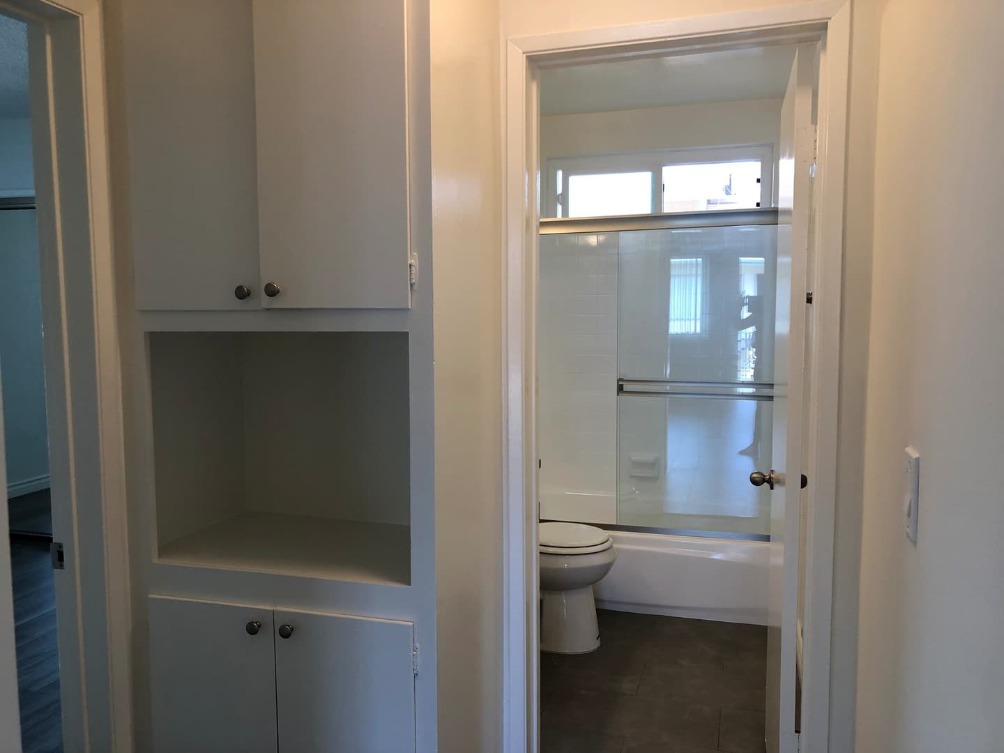Los Angeles Apartment: 3723 Mentone Avenue