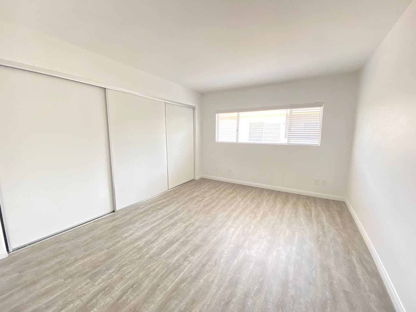 Los Angeles Apartment: 3445 Mentone Avenue