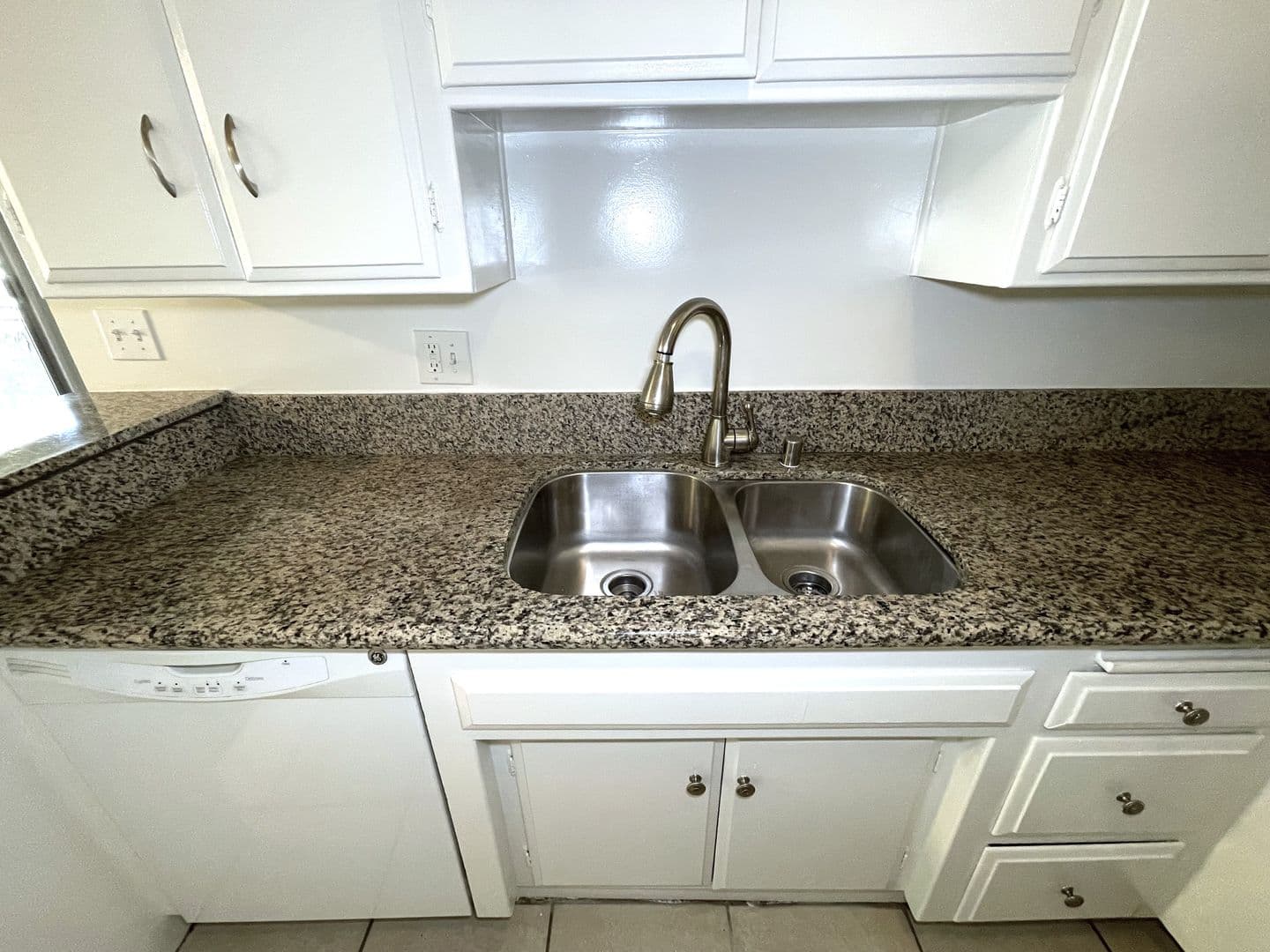Los Angeles Apartment: 3486 Military Avenue