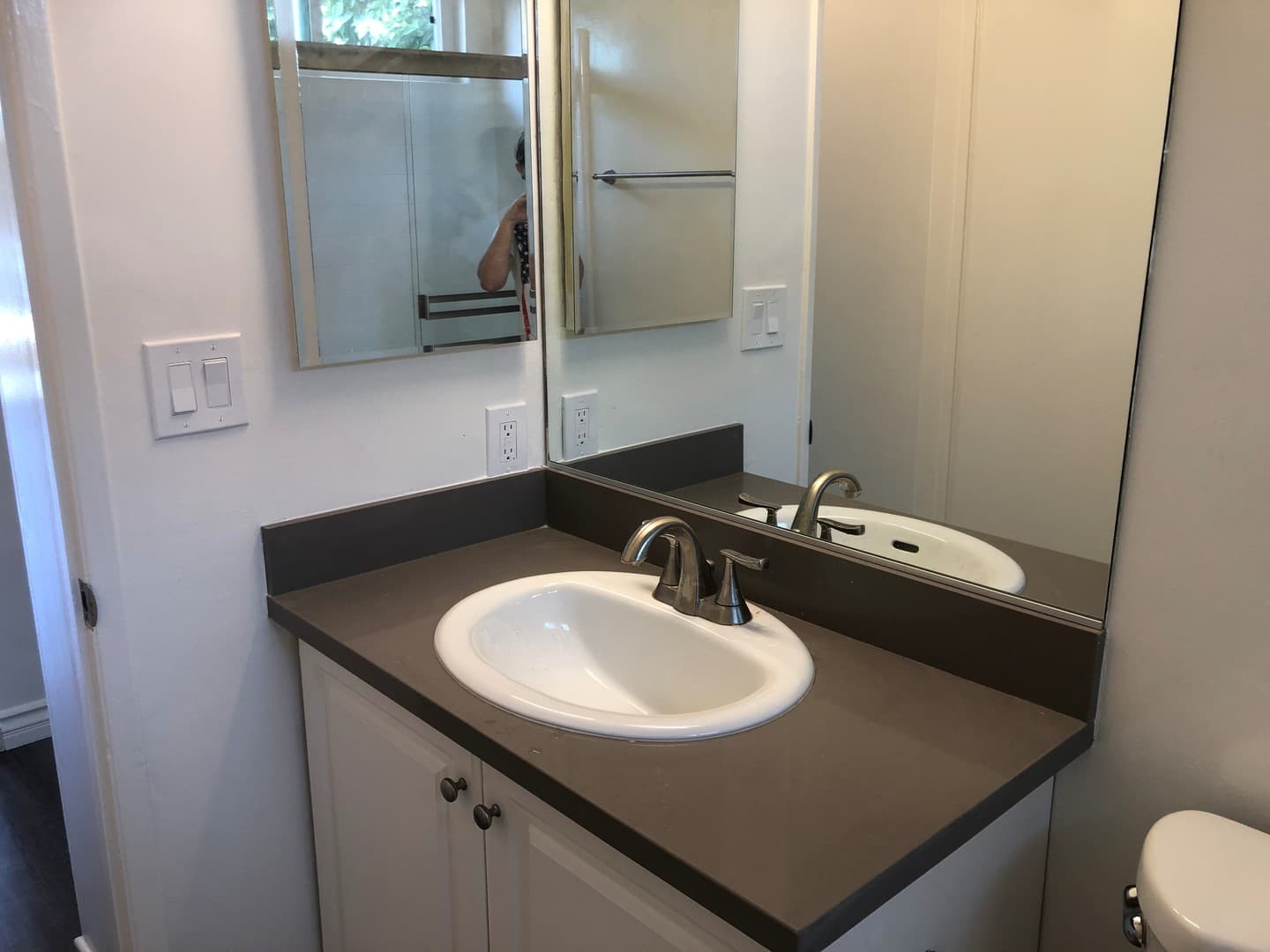 Los Angeles Apartment: 3723 Mentone Avenue