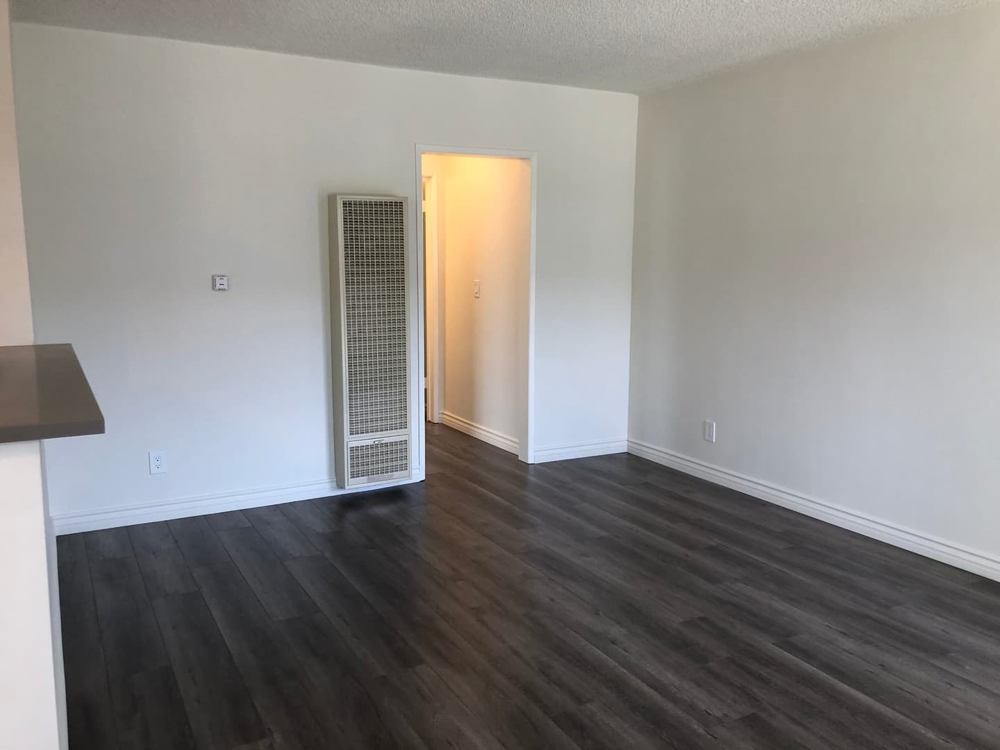 Los Angeles Apartment: 3723 Mentone Avenue