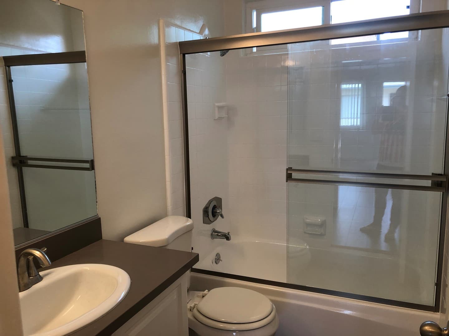 Los Angeles Apartment: 3723 Mentone Avenue