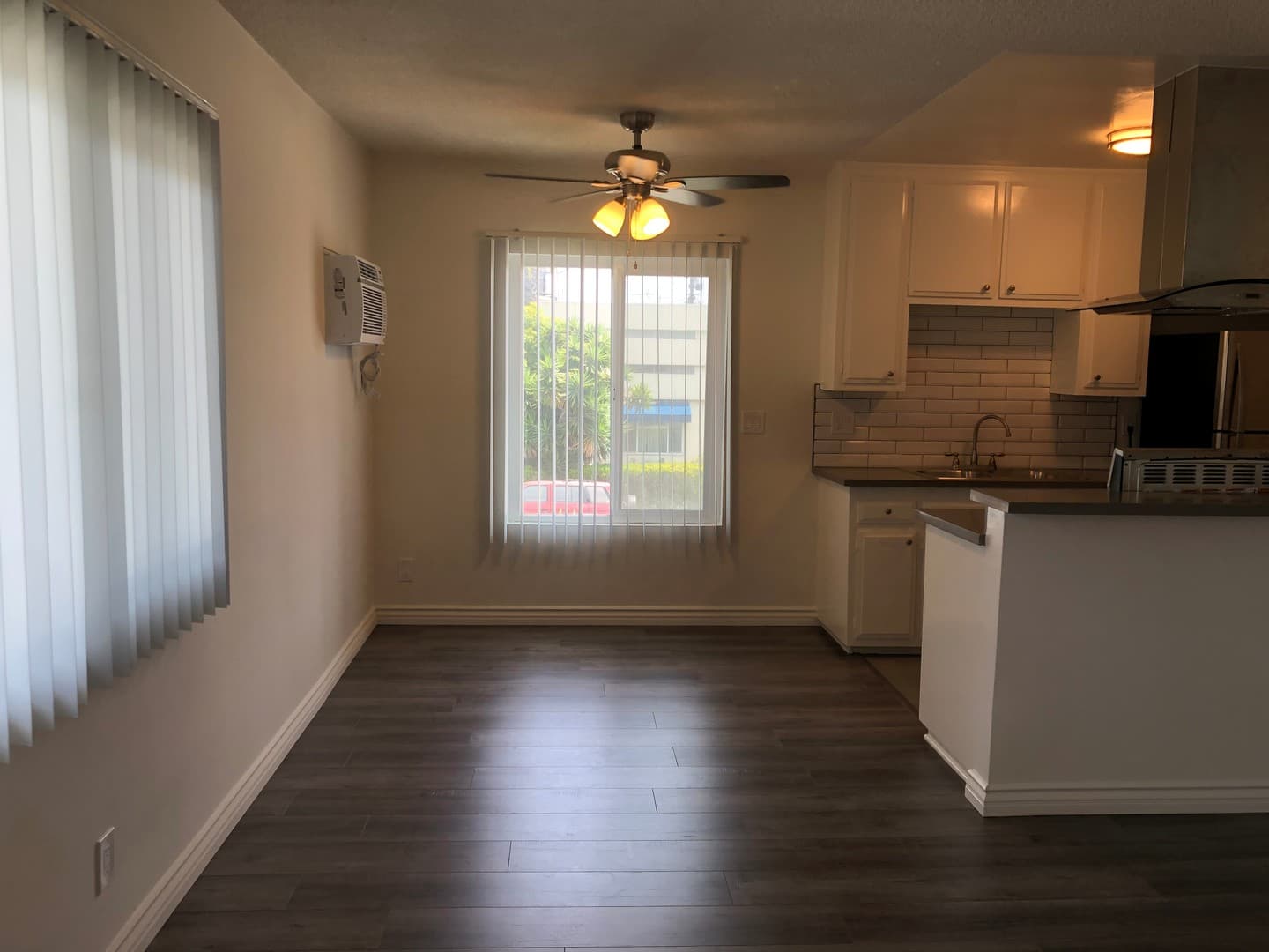 Los Angeles Apartment: 3723 Mentone Avenue