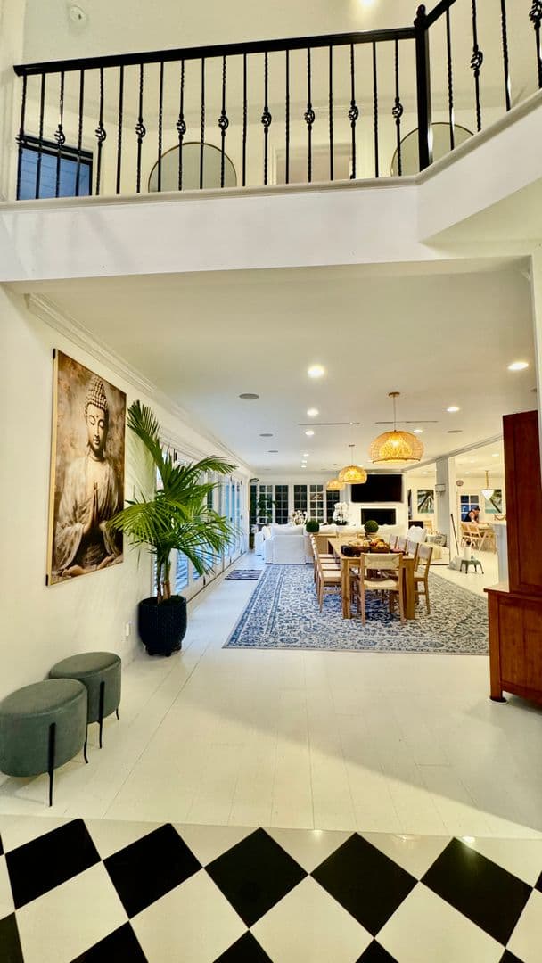 PACIFIC PALISADES House: 1423 Floresta Place