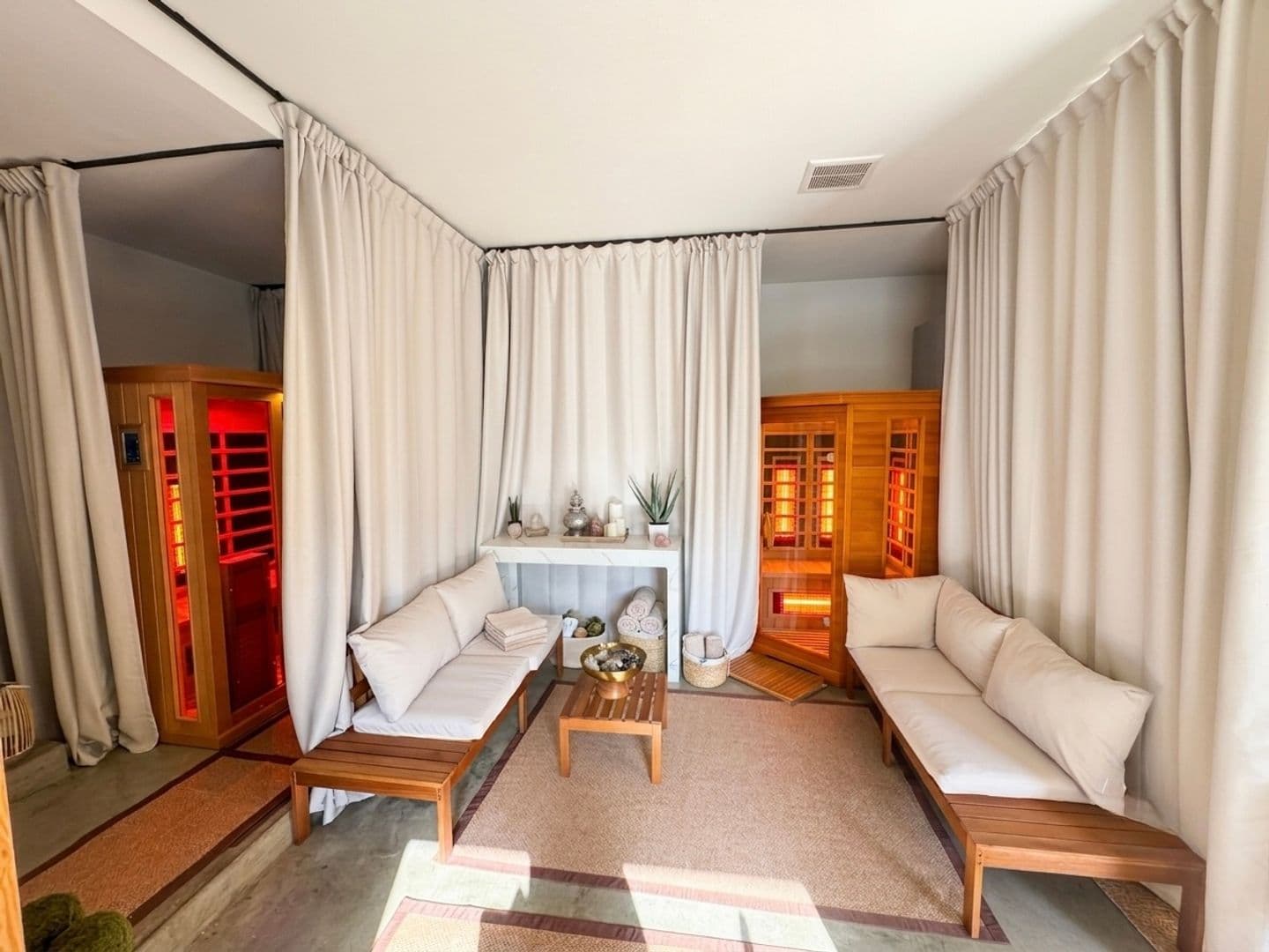 PACIFIC PALISADES House: 1423 Floresta Place