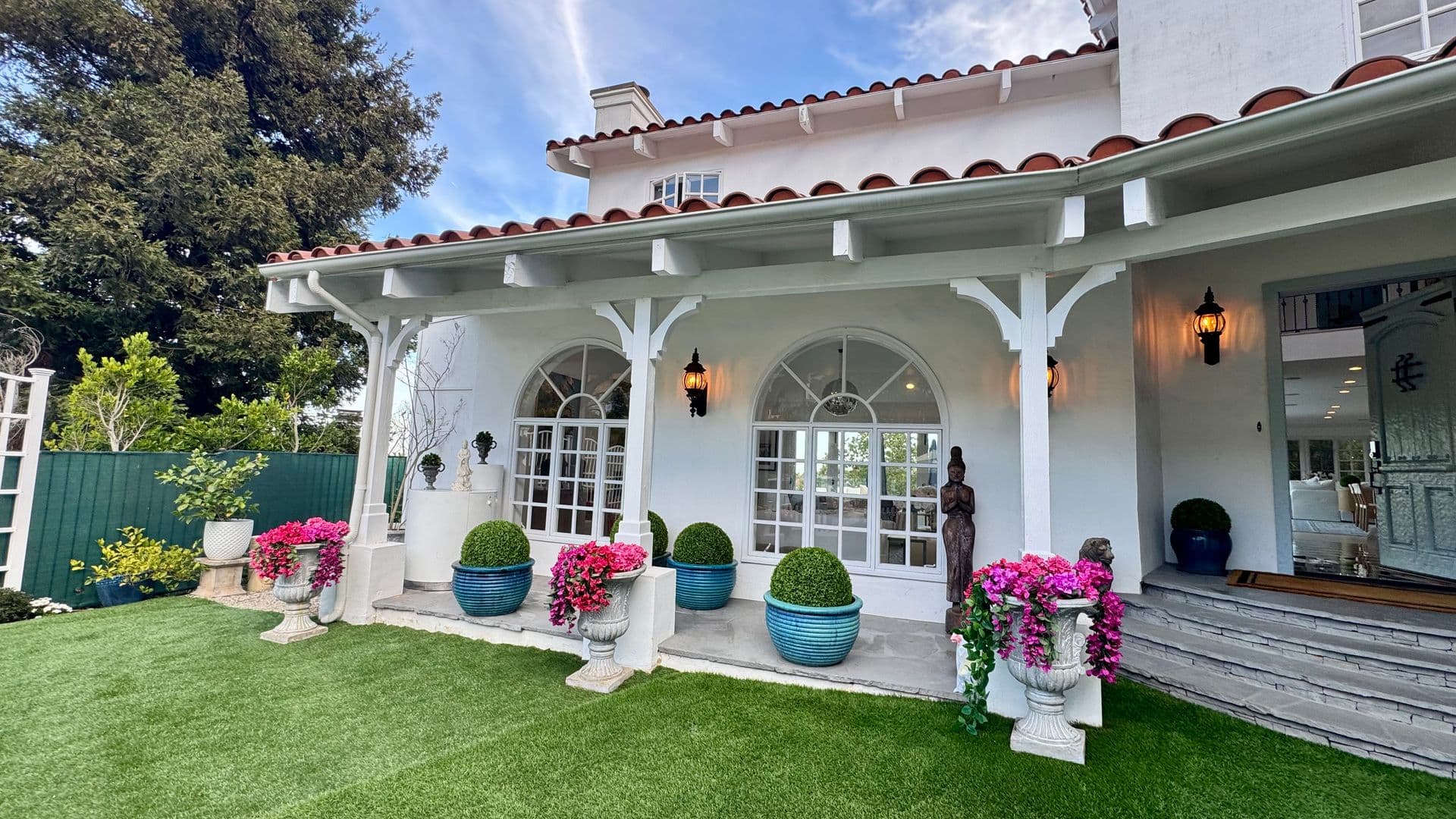 PACIFIC PALISADES House: 1423 Floresta Place