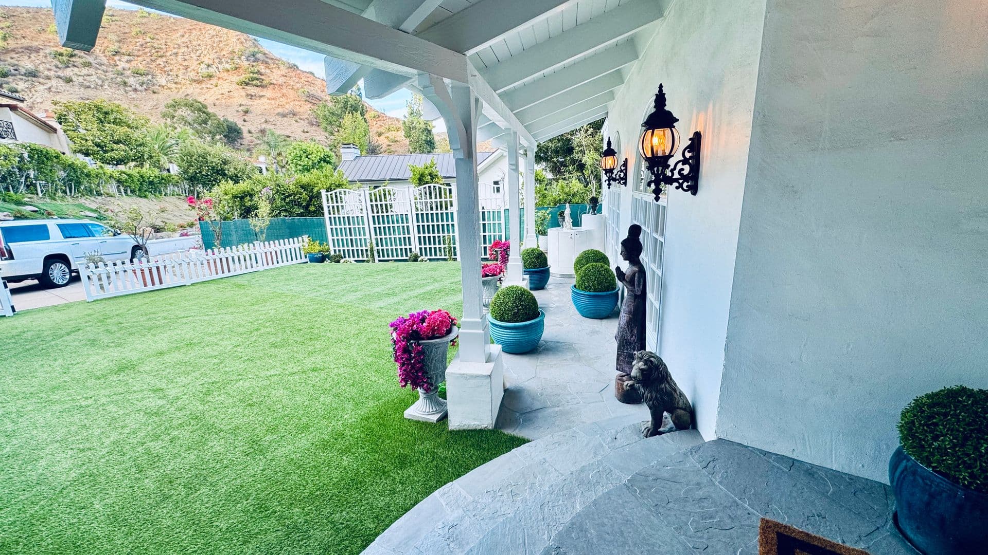 PACIFIC PALISADES House: 1423 Floresta Place