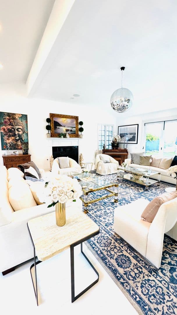 PACIFIC PALISADES House: 1423 Floresta Place