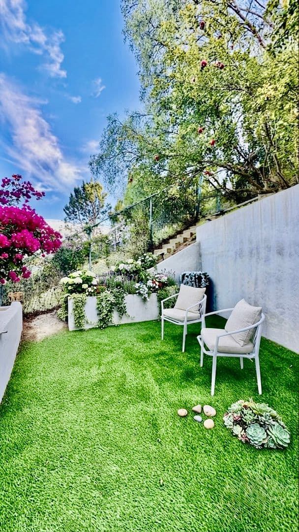 PACIFIC PALISADES House: 1423 Floresta Place