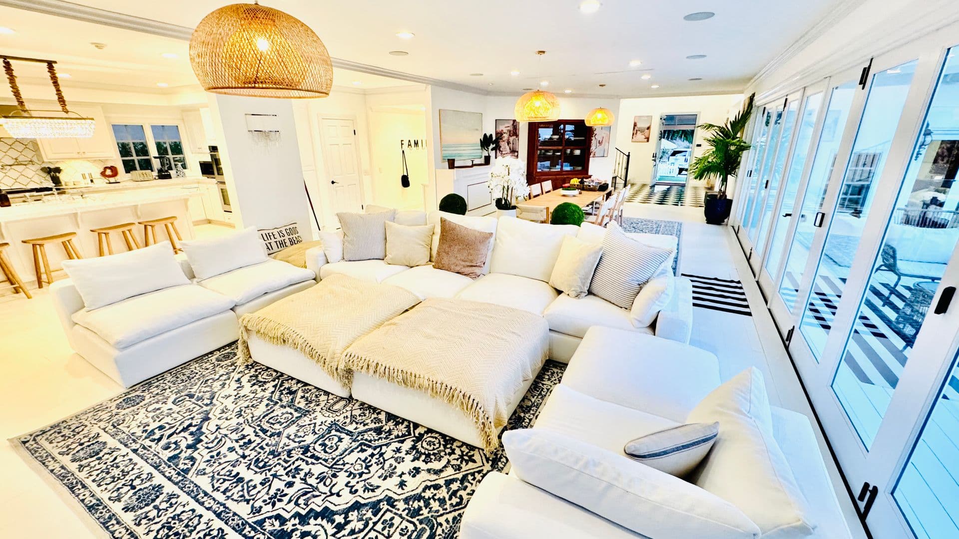 PACIFIC PALISADES House: 1423 Floresta Place