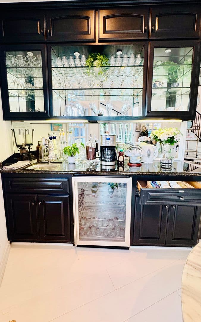 PACIFIC PALISADES House: 1423 Floresta Place