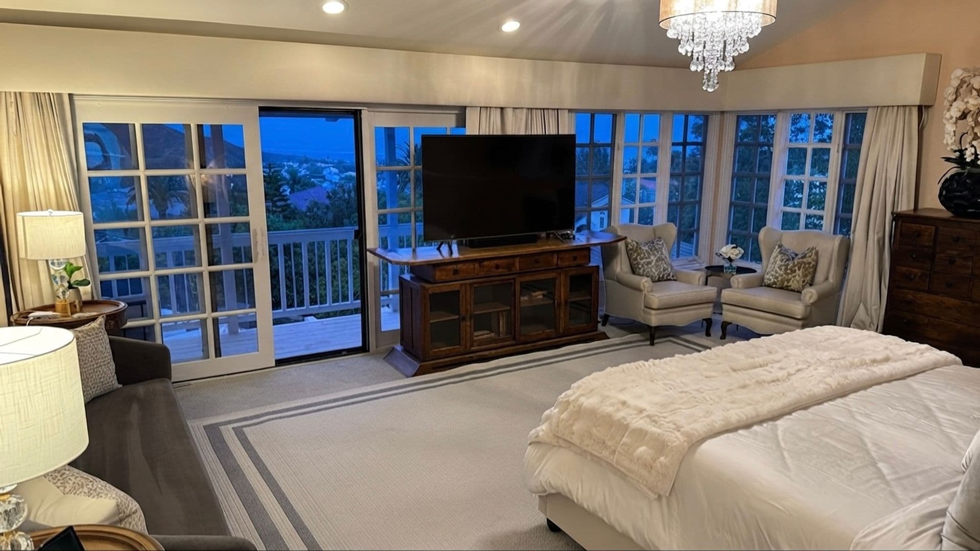 PACIFIC PALISADES House: 1423 Floresta Place