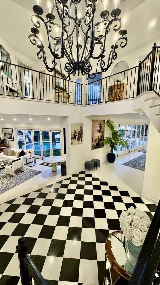 PACIFIC PALISADES House: 1423 Floresta Place