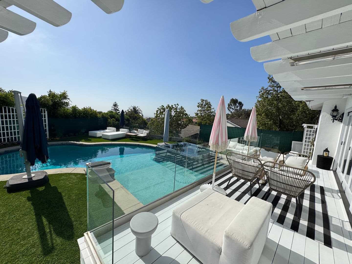 PACIFIC PALISADES House: 1423 Floresta Place