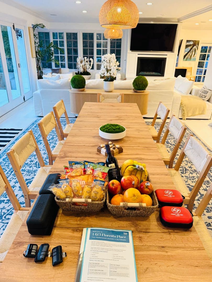 PACIFIC PALISADES House: 1423 Floresta Place