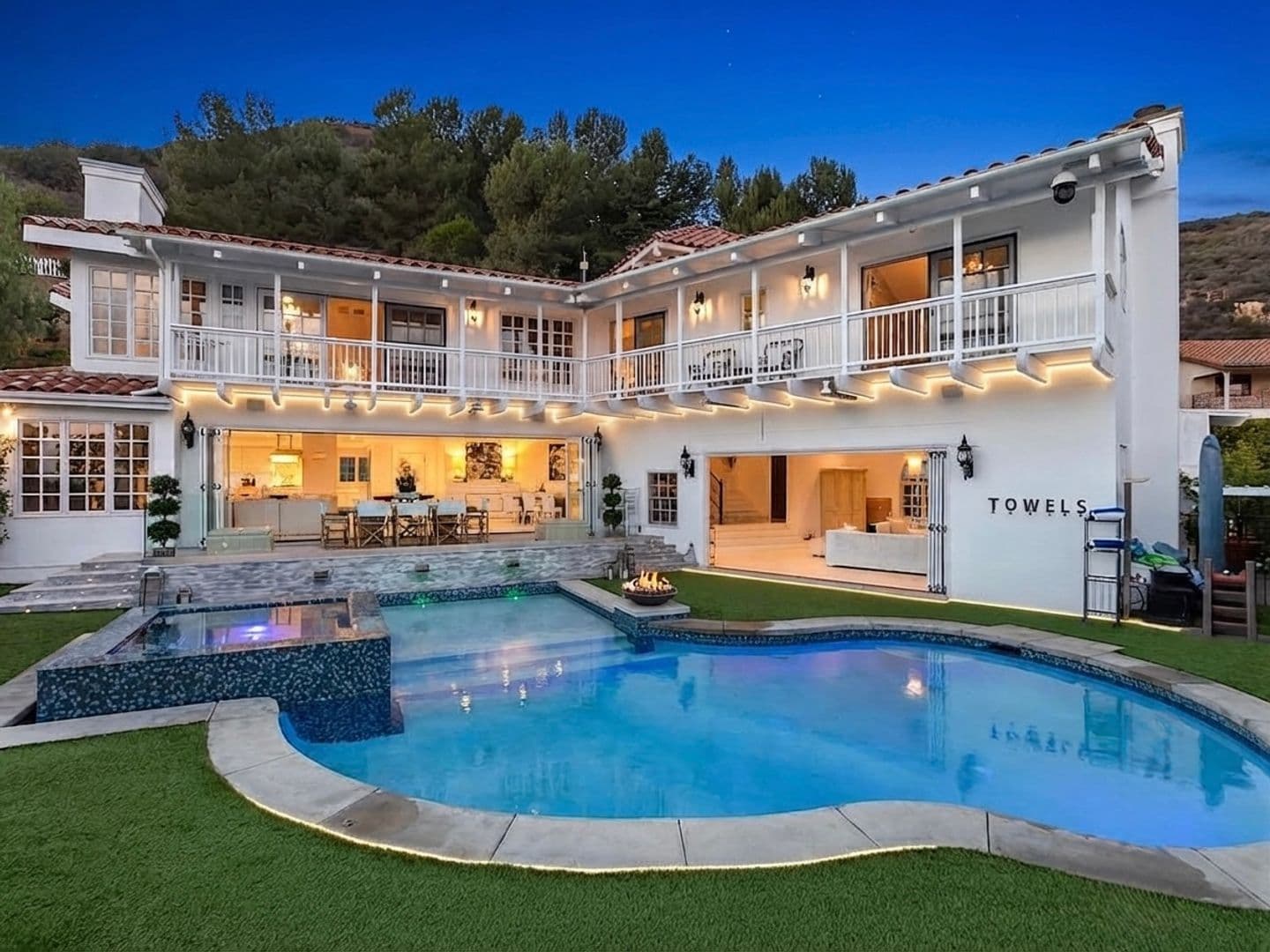 PACIFIC PALISADES House: 1423 Floresta Place