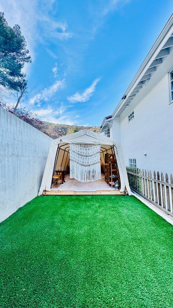 PACIFIC PALISADES House: 1423 Floresta Place