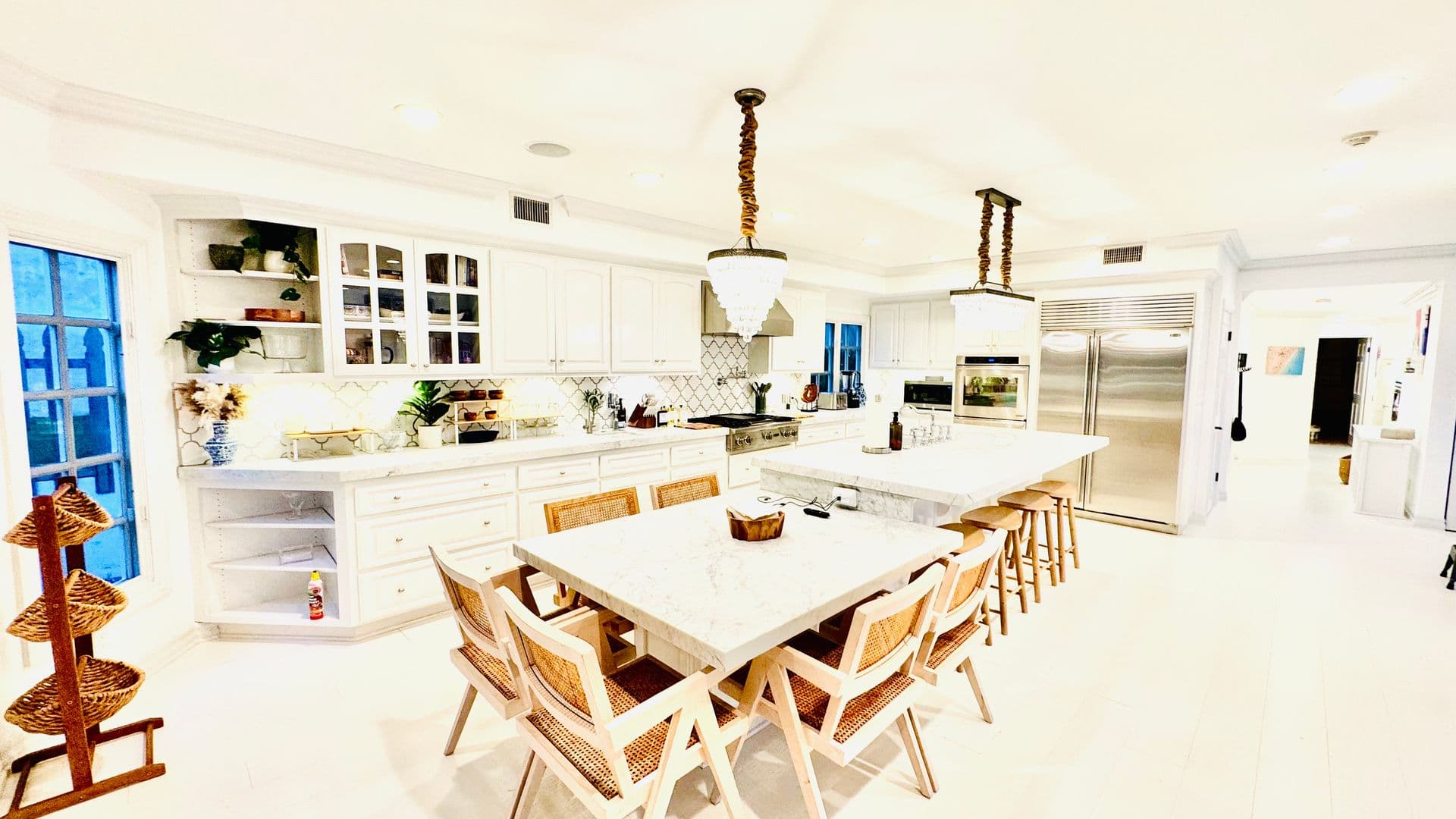 PACIFIC PALISADES House: 1423 Floresta Place