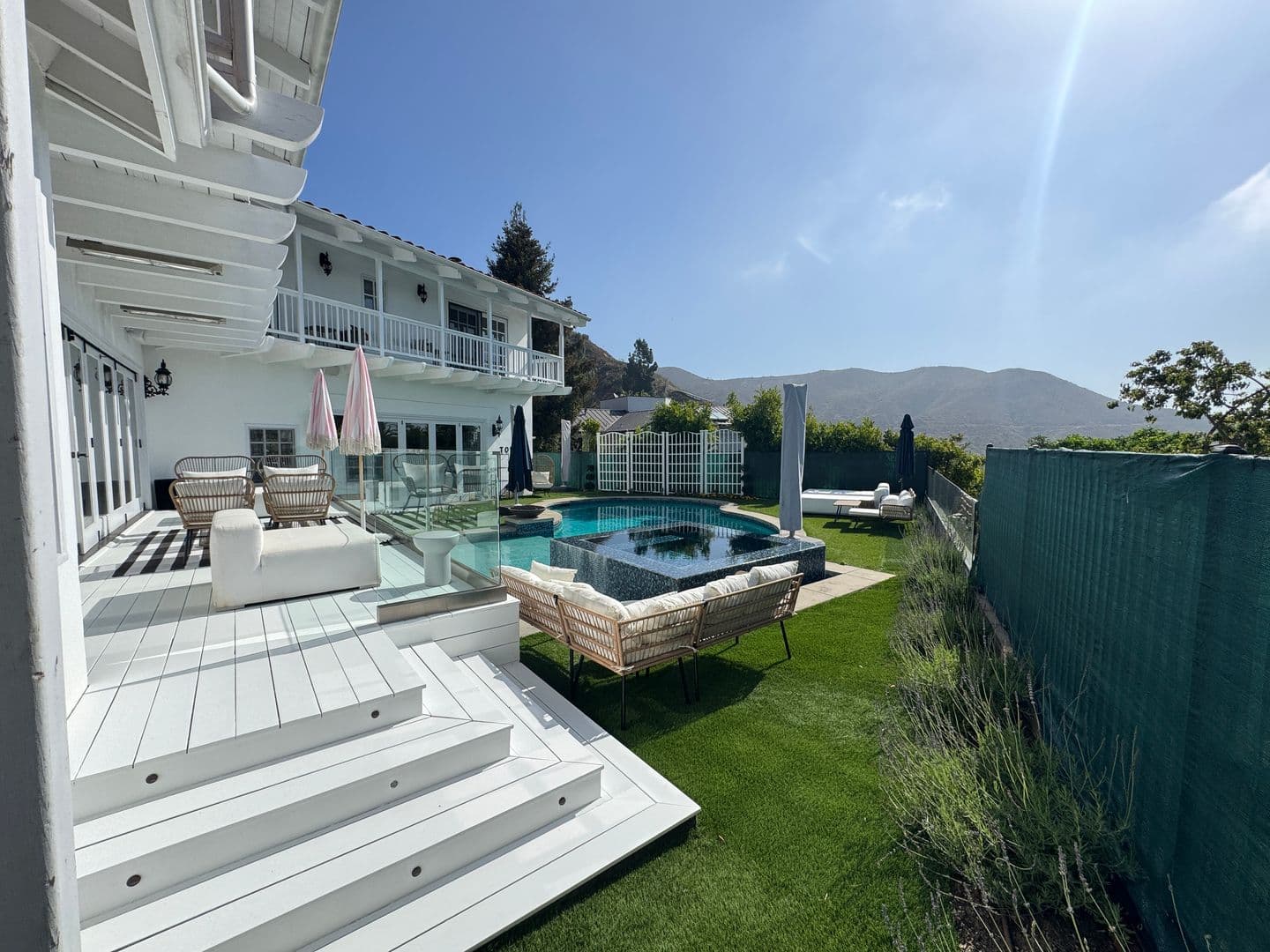 PACIFIC PALISADES House: 1423 Floresta Place