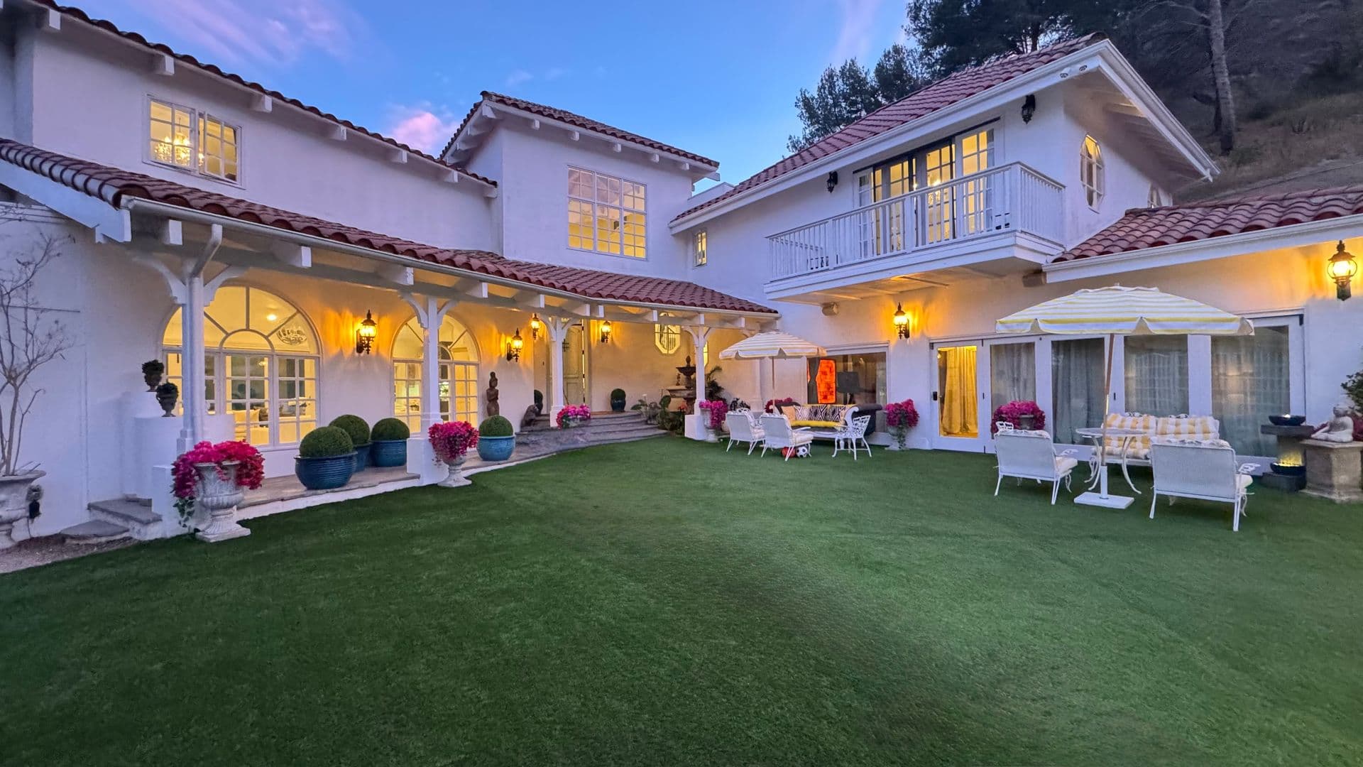 PACIFIC PALISADES House: 1423 Floresta Place