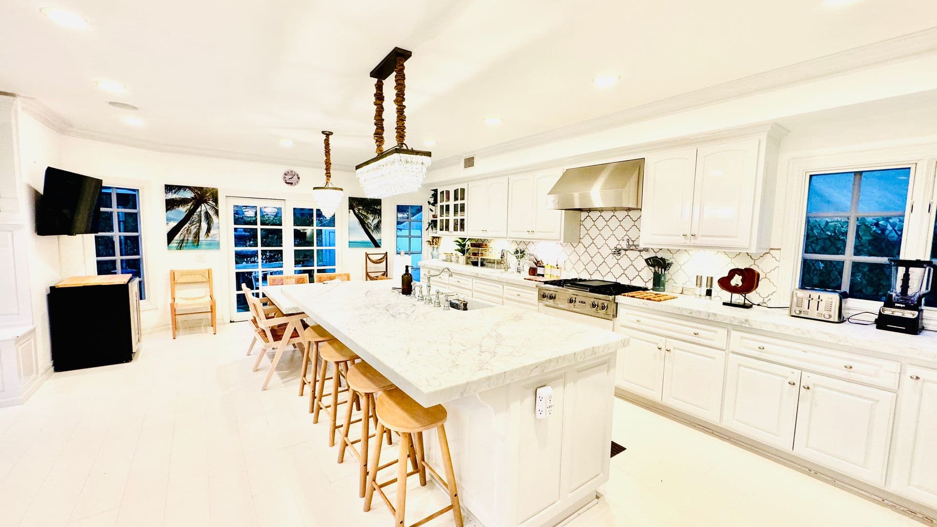 PACIFIC PALISADES House: 1423 Floresta Place
