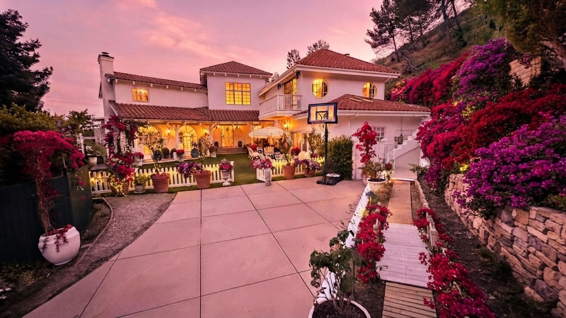 PACIFIC PALISADES House: 1423 Floresta Place