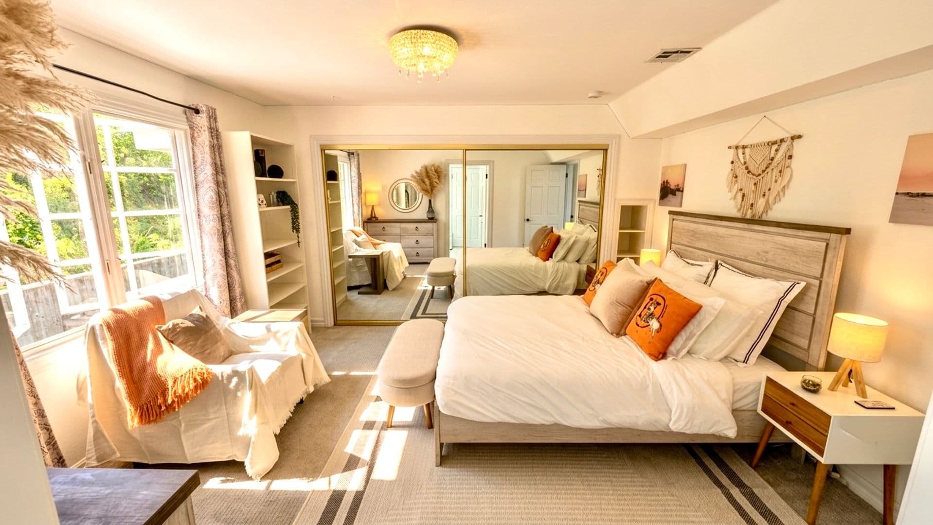 PACIFIC PALISADES House: 1423 Floresta Place