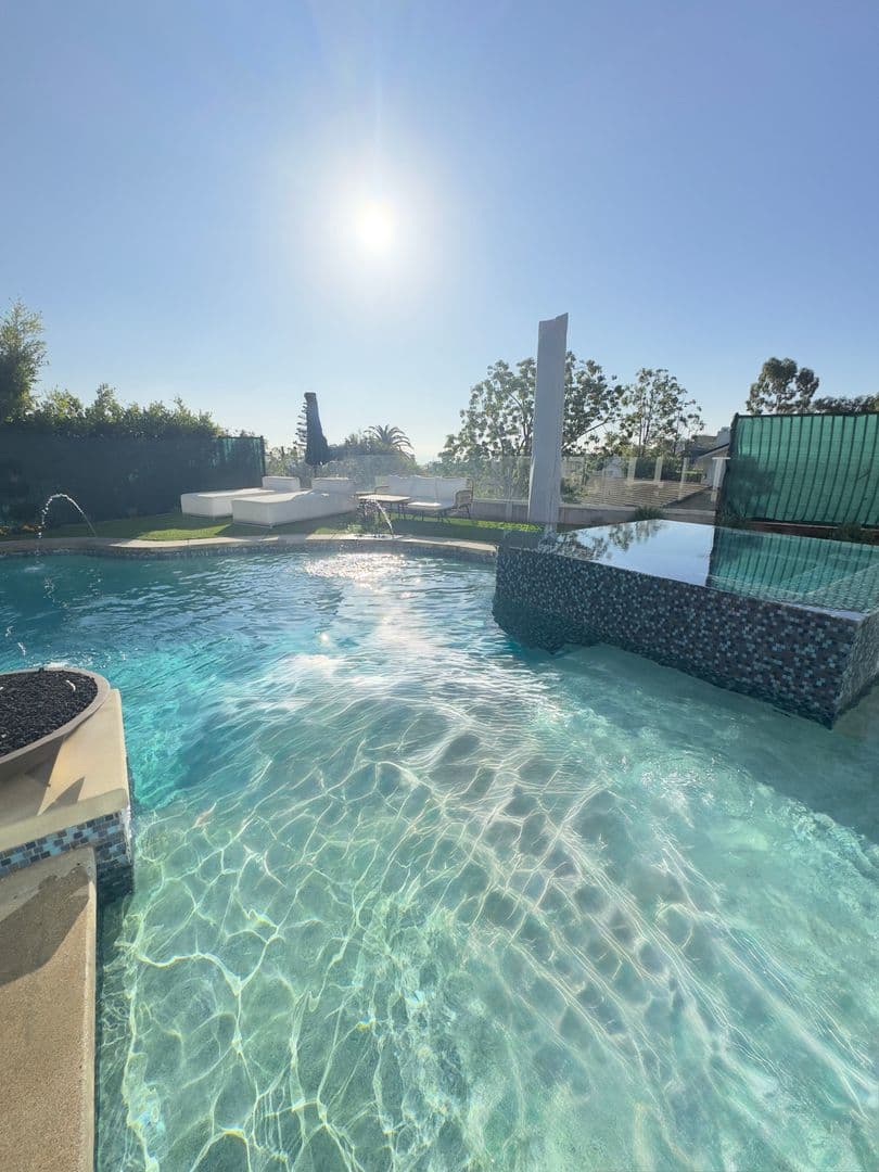 PACIFIC PALISADES House: 1423 Floresta Place