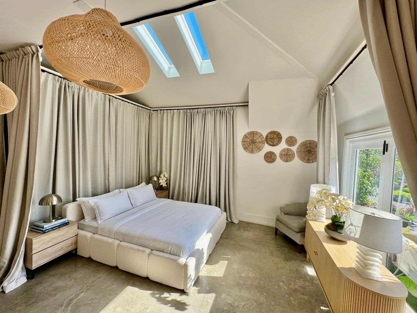 PACIFIC PALISADES House: 1423 Floresta Place