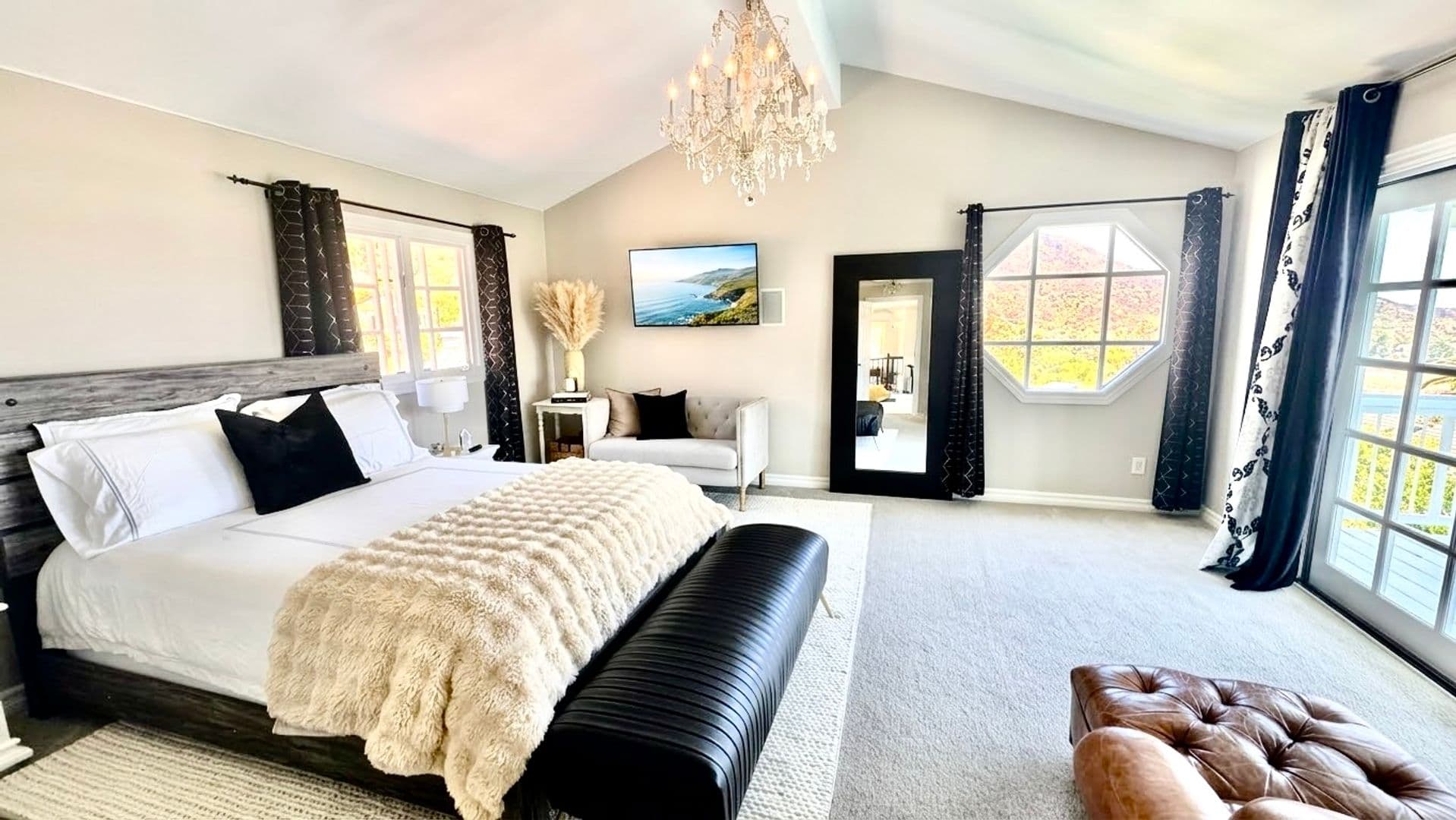 PACIFIC PALISADES House: 1423 Floresta Place
