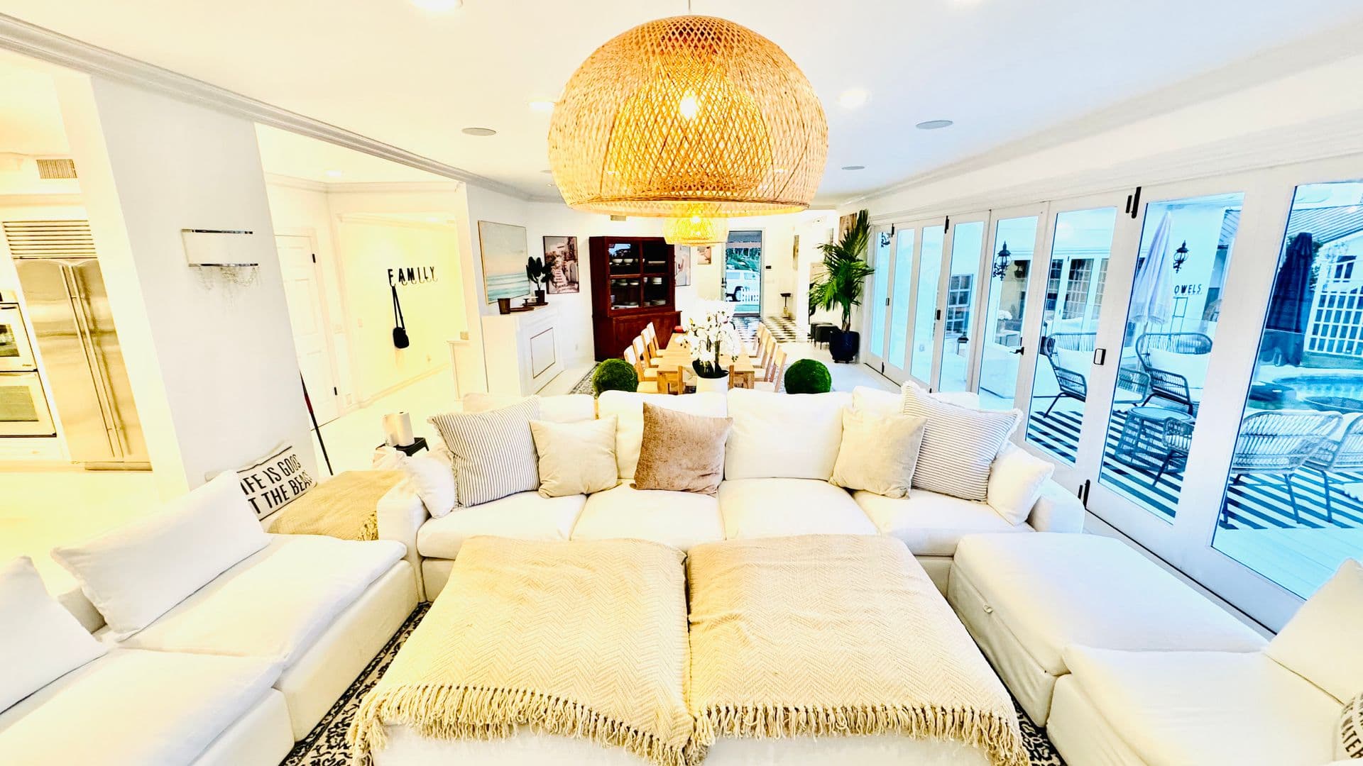 PACIFIC PALISADES House: 1423 Floresta Place