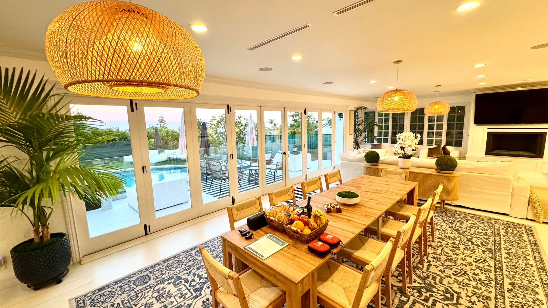 PACIFIC PALISADES House: 1423 Floresta Place