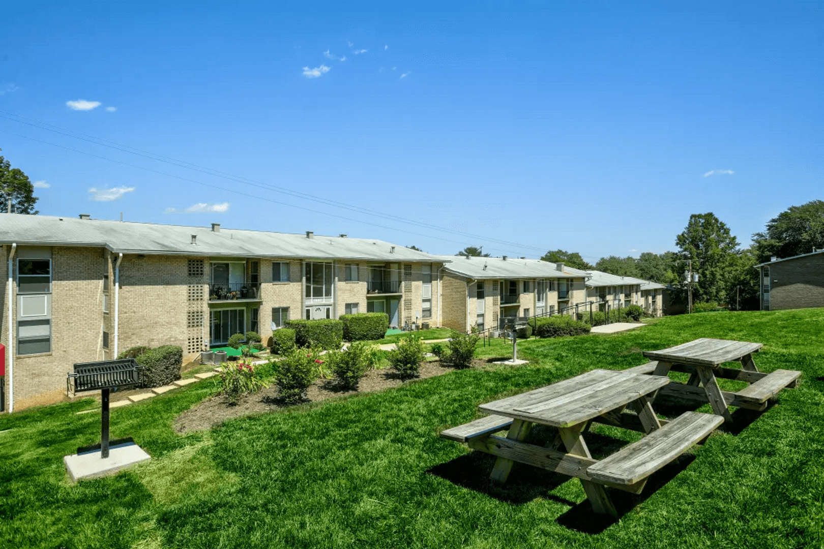 McLean Apartment: 1805 Wilson Lane