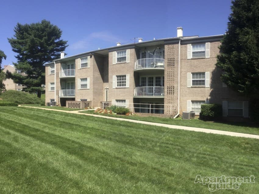 McLean Apartment: 1805 Wilson Lane