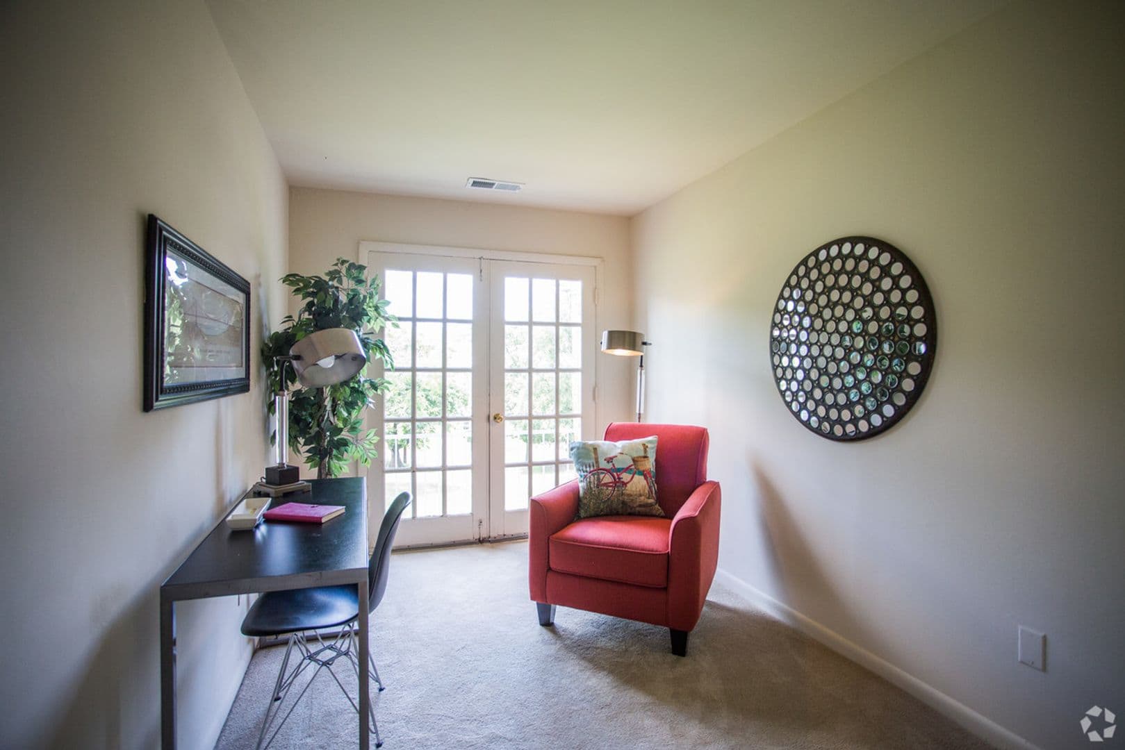 McLean Apartment: 1805 Wilson Lane