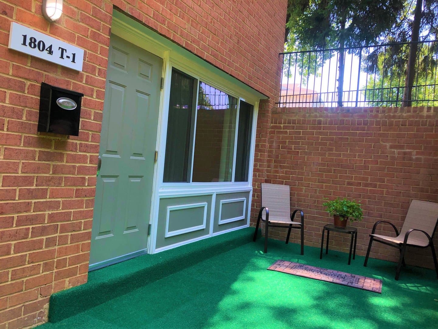 McLean Apartment: 1805 Wilson Lane
