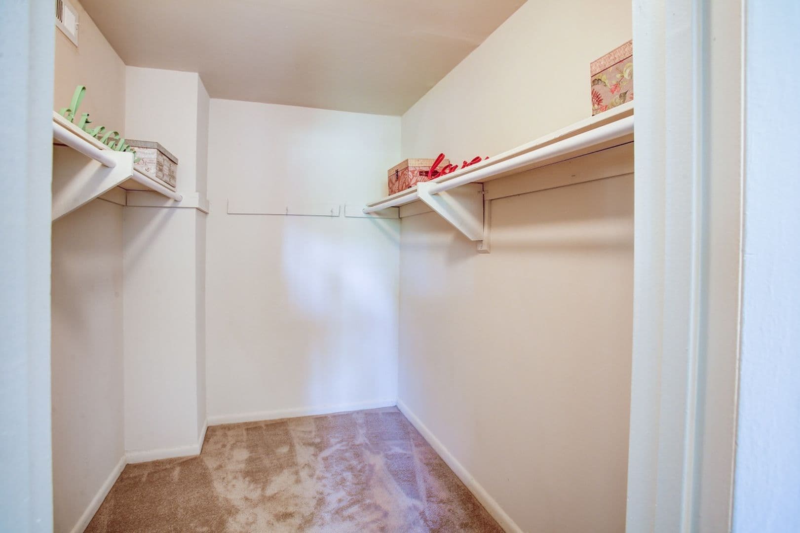 McLean Apartment: 1805 Wilson Lane