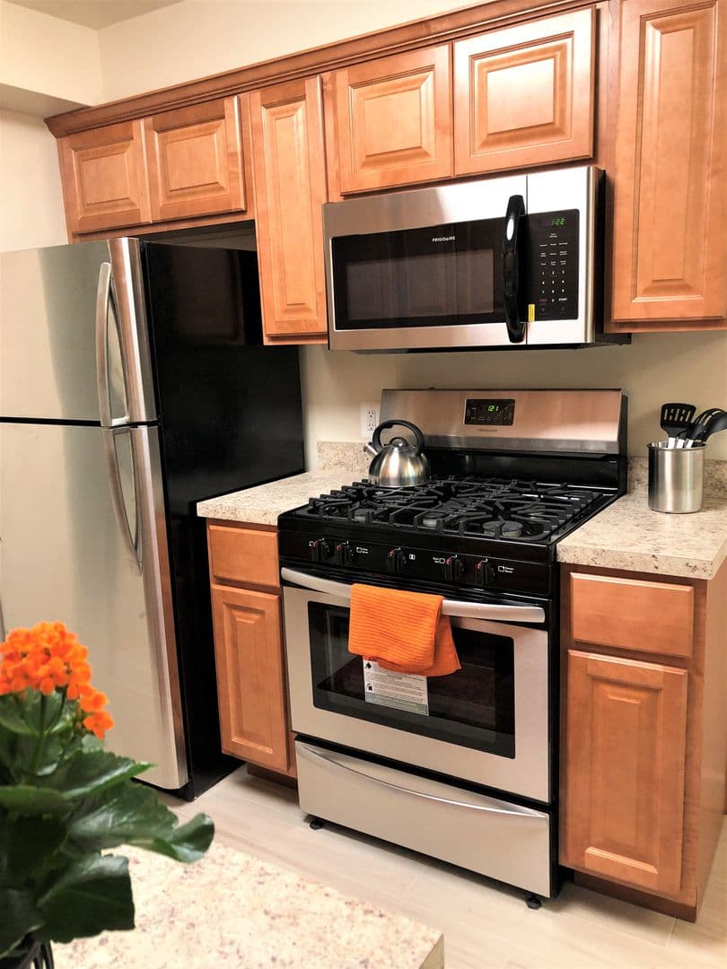 McLean Apartment: 1805 Wilson Lane